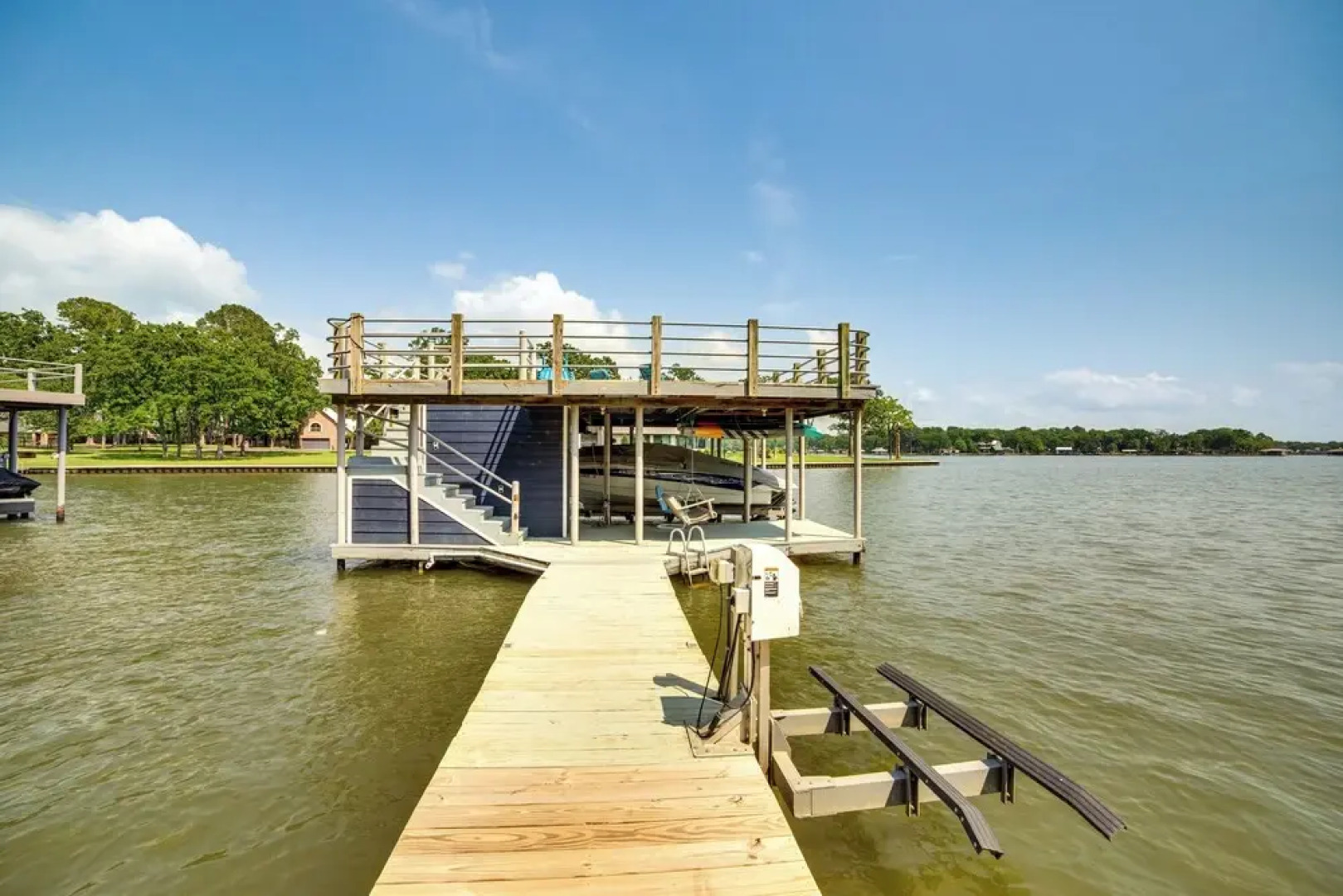 Waterfront Gem on Cedar Creek Lake w/ Deck + Games