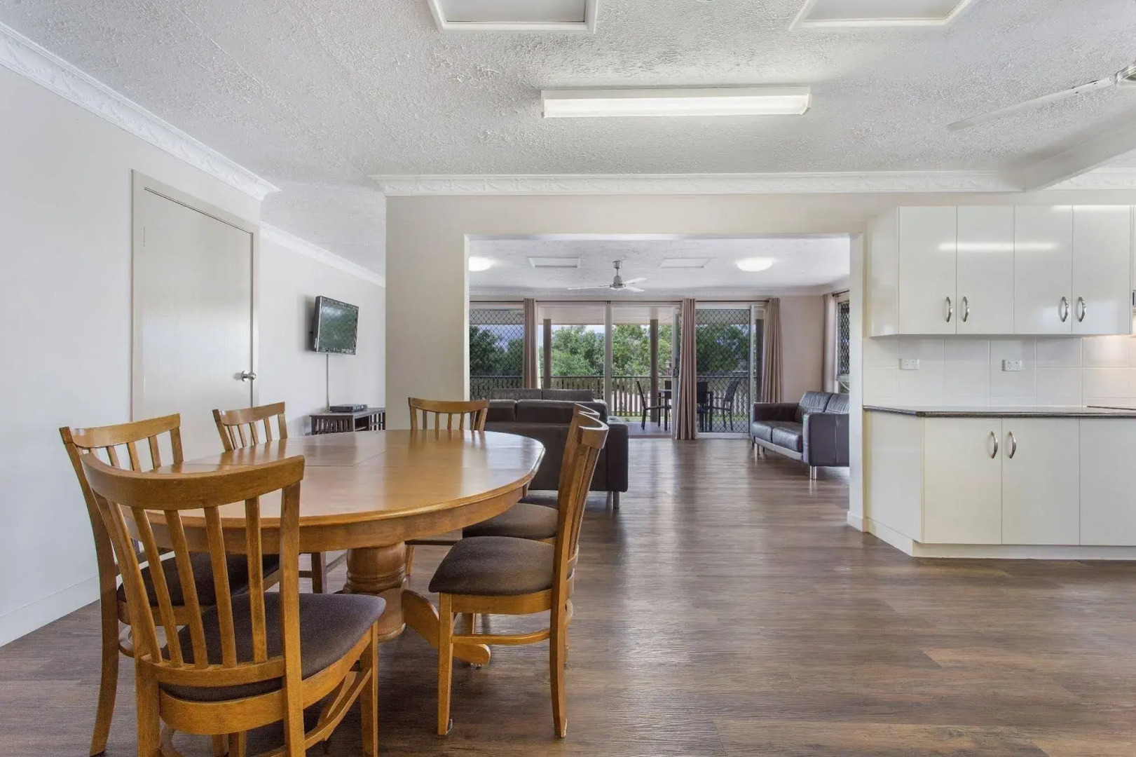 Cityville Apartments & Motel