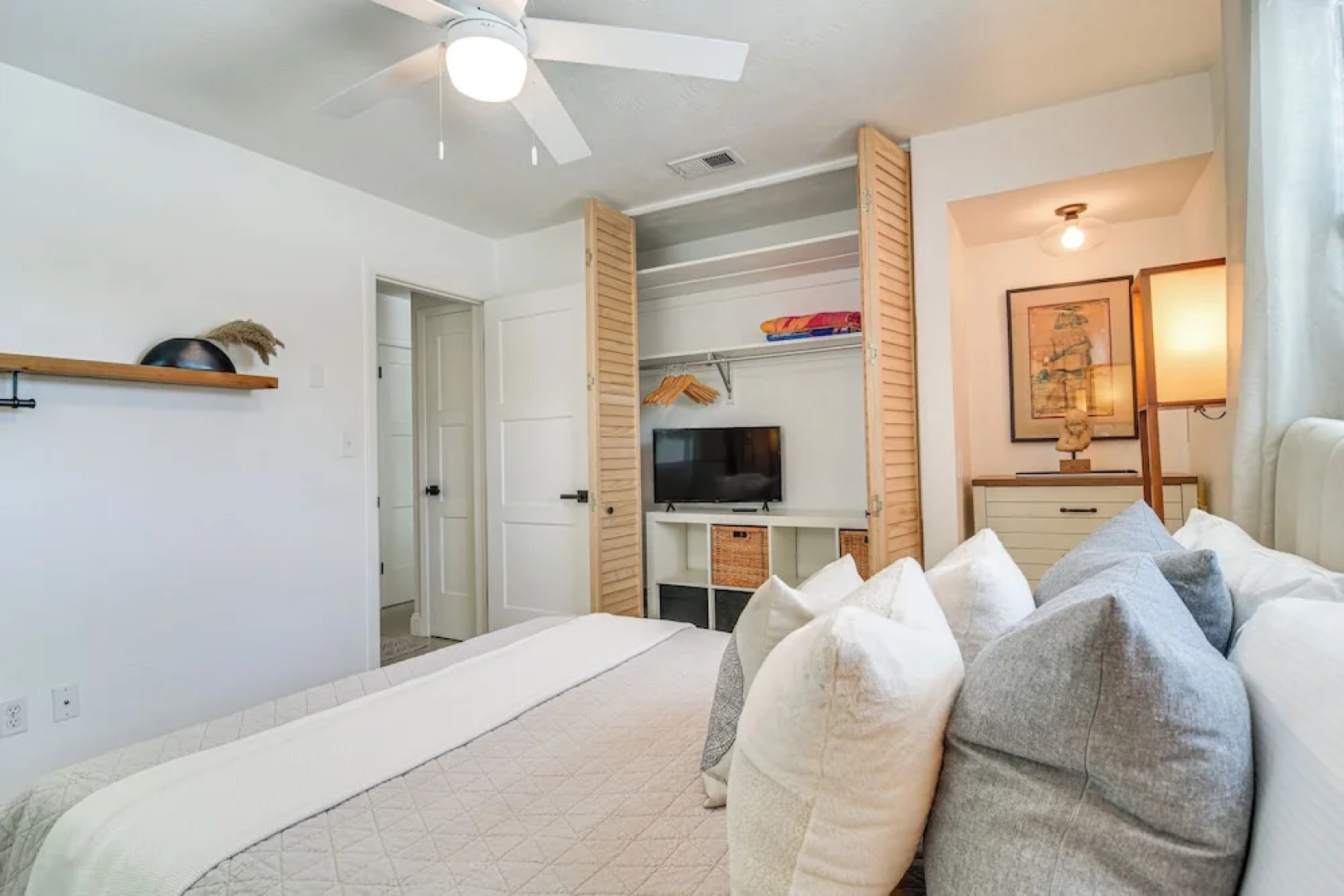 Redington Beach Coastal Retreat - Walk to Beach!