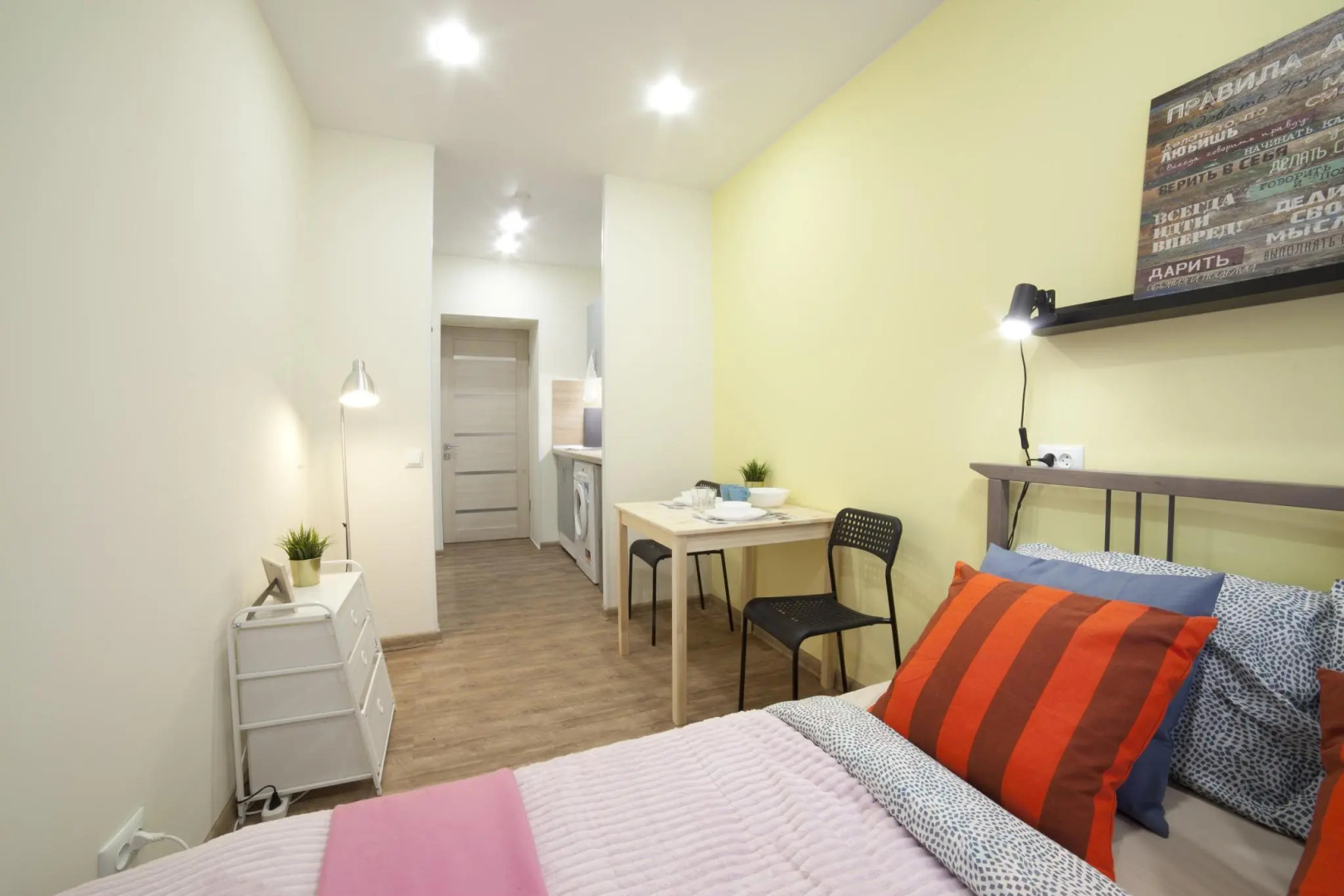 Диван и Чемодан на ул. Серафимовича, 1/4