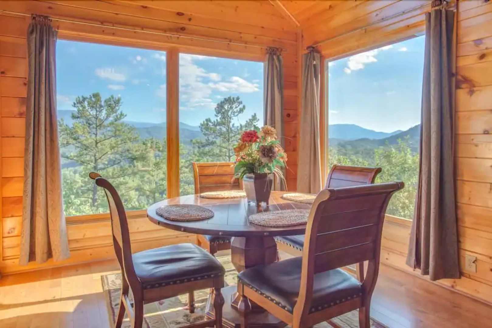 Misty Blue 1 Bedroom Home with Hot Tub