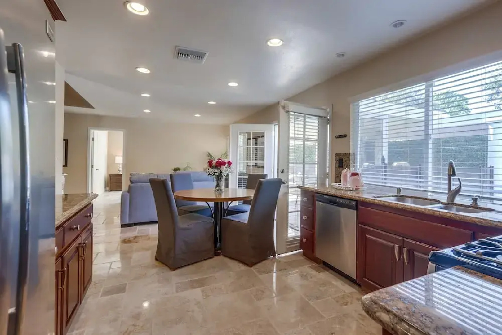 Beautiful Backyard Oasis 5 bedroom 3 Bathroom Home