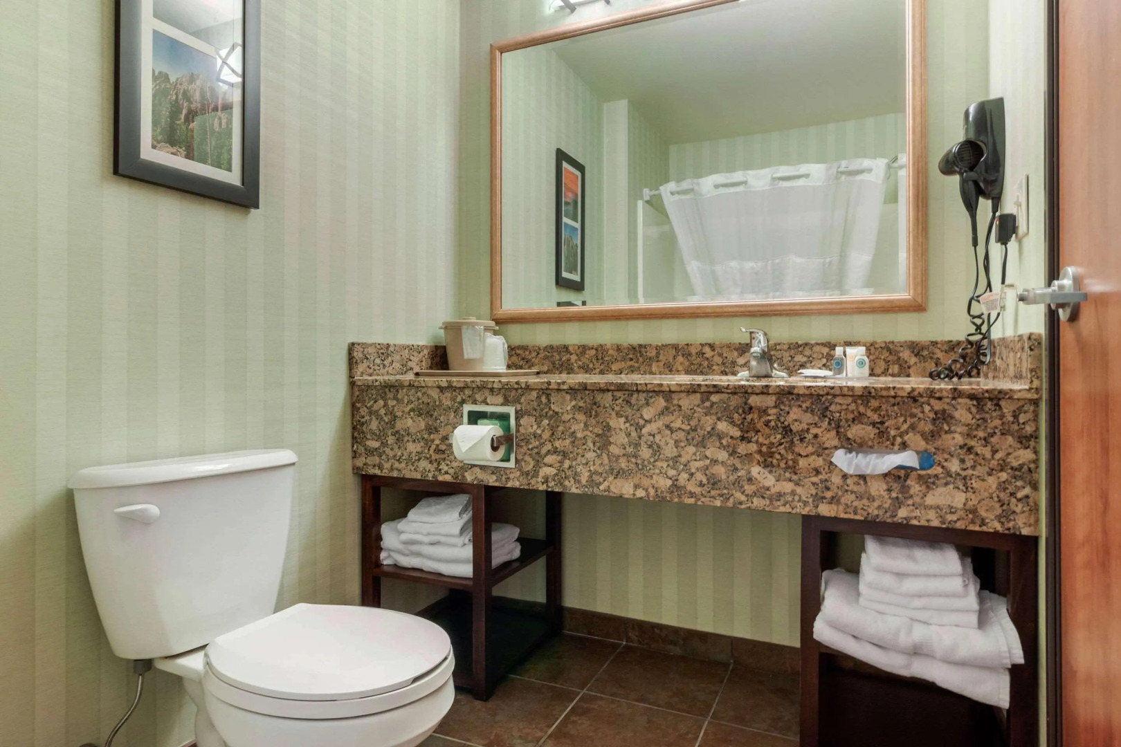 Comfort Inn & Suites Mitchell I-90