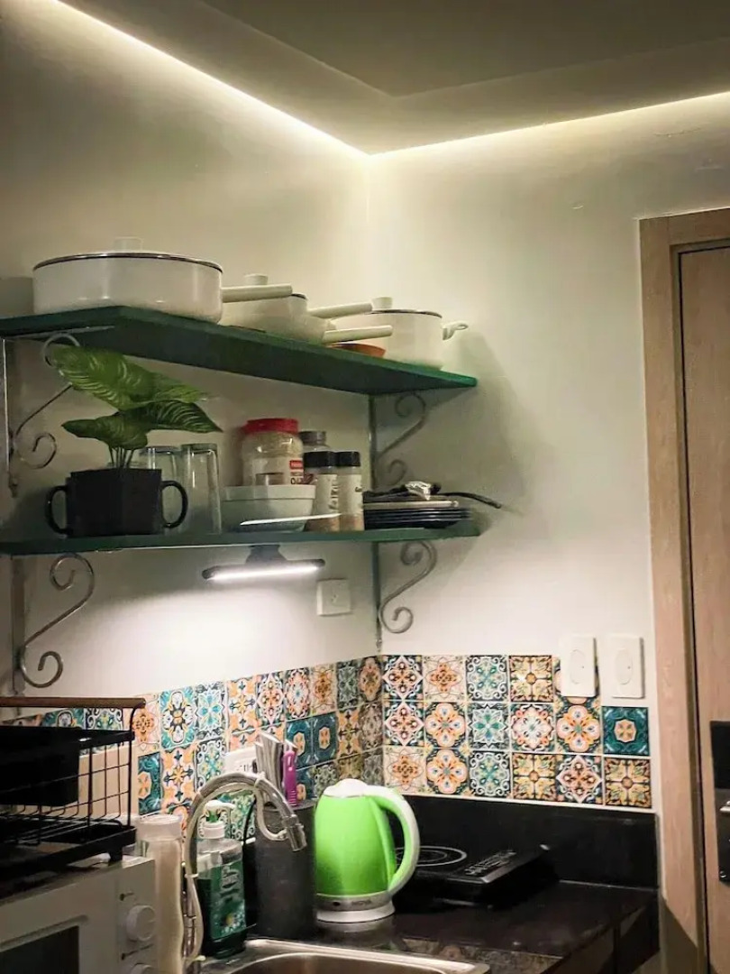 Poolside Apartment - Sleeps 4, Ac & Hot Shower