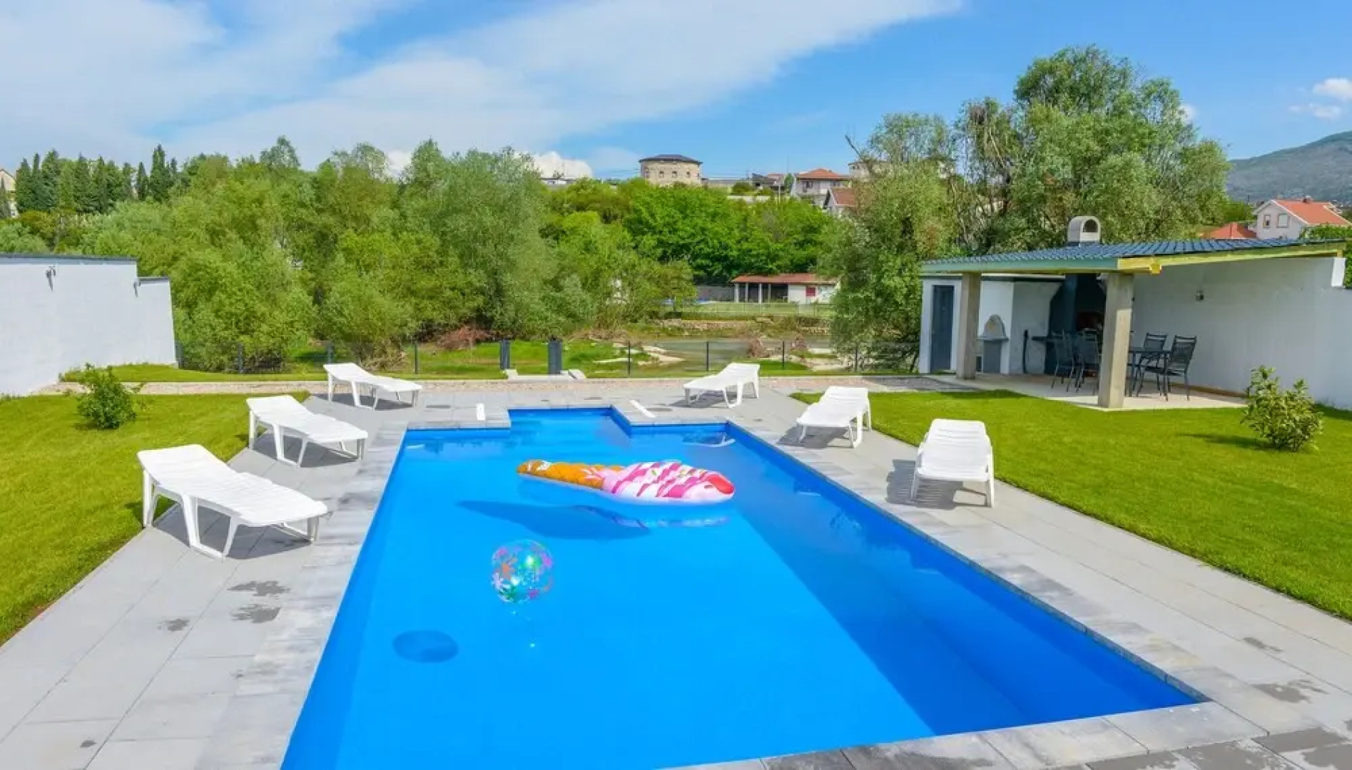 Sweet Retreat-Buna Riverside with pool