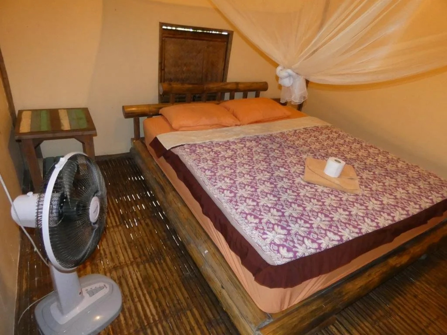 Monkey Mansion Jungalows and Tours