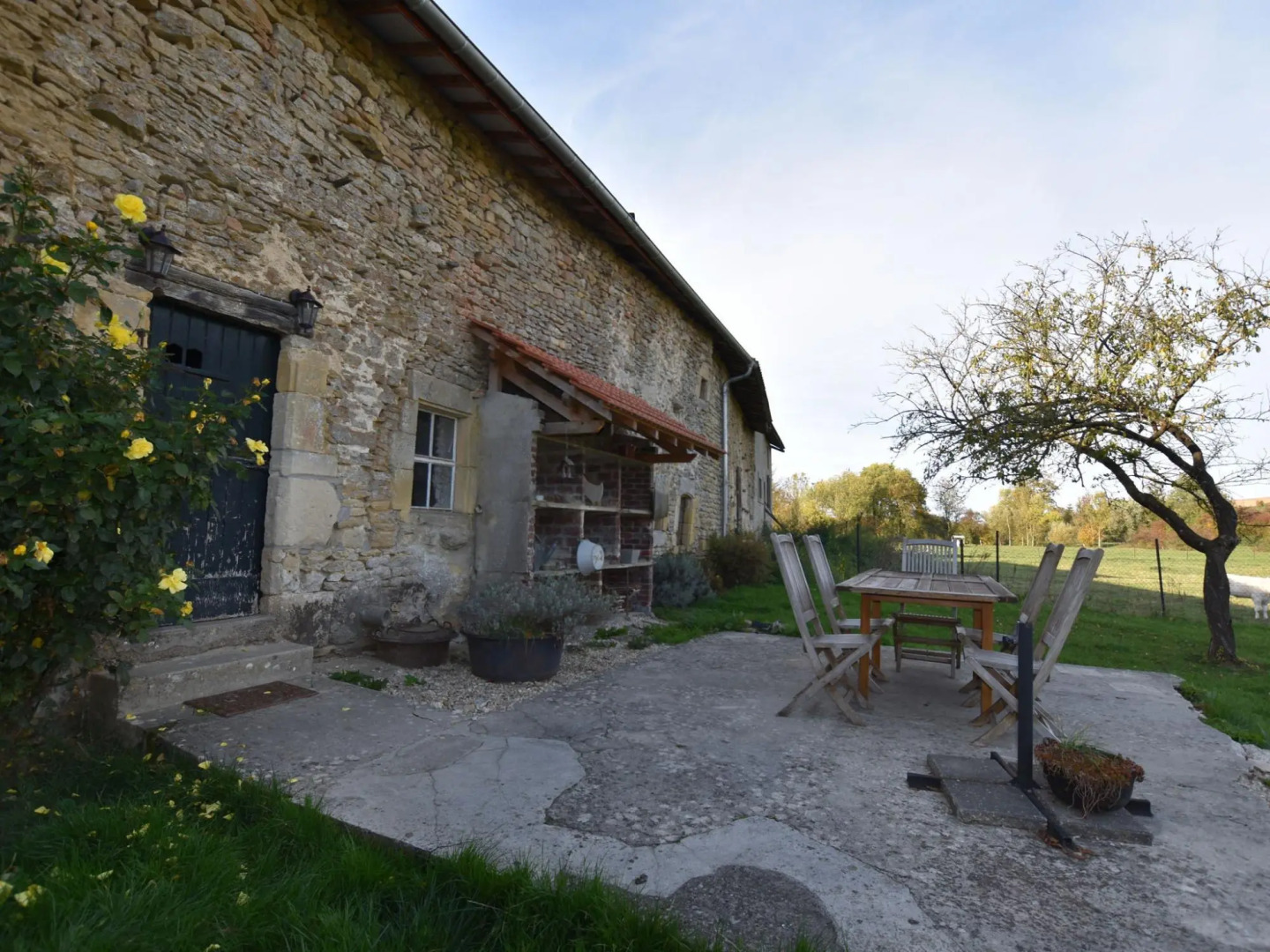 Romantic Holiday Home in Barricourt with Barbecue