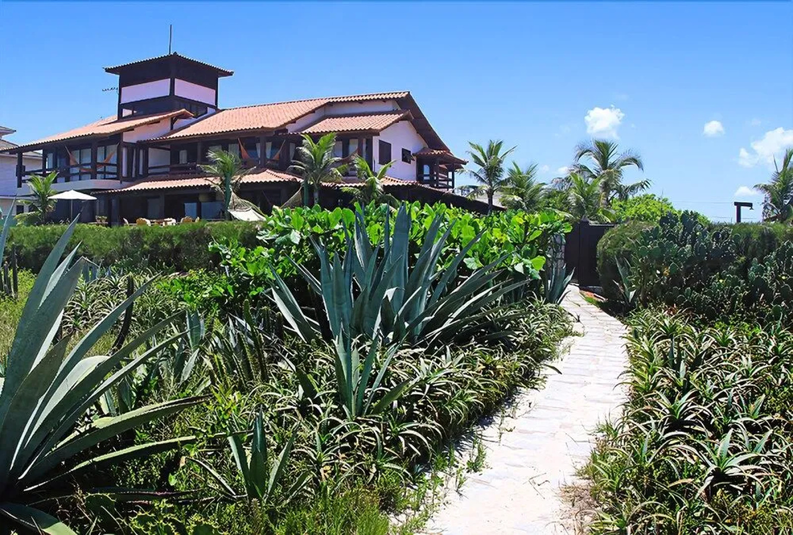 Oceanica 1000 Beachfront Pousada