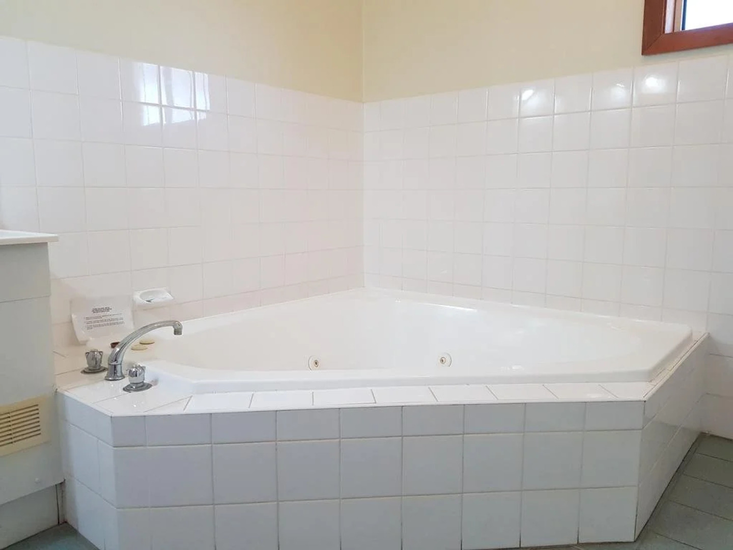 Colonial Motel and Serviced Apartments