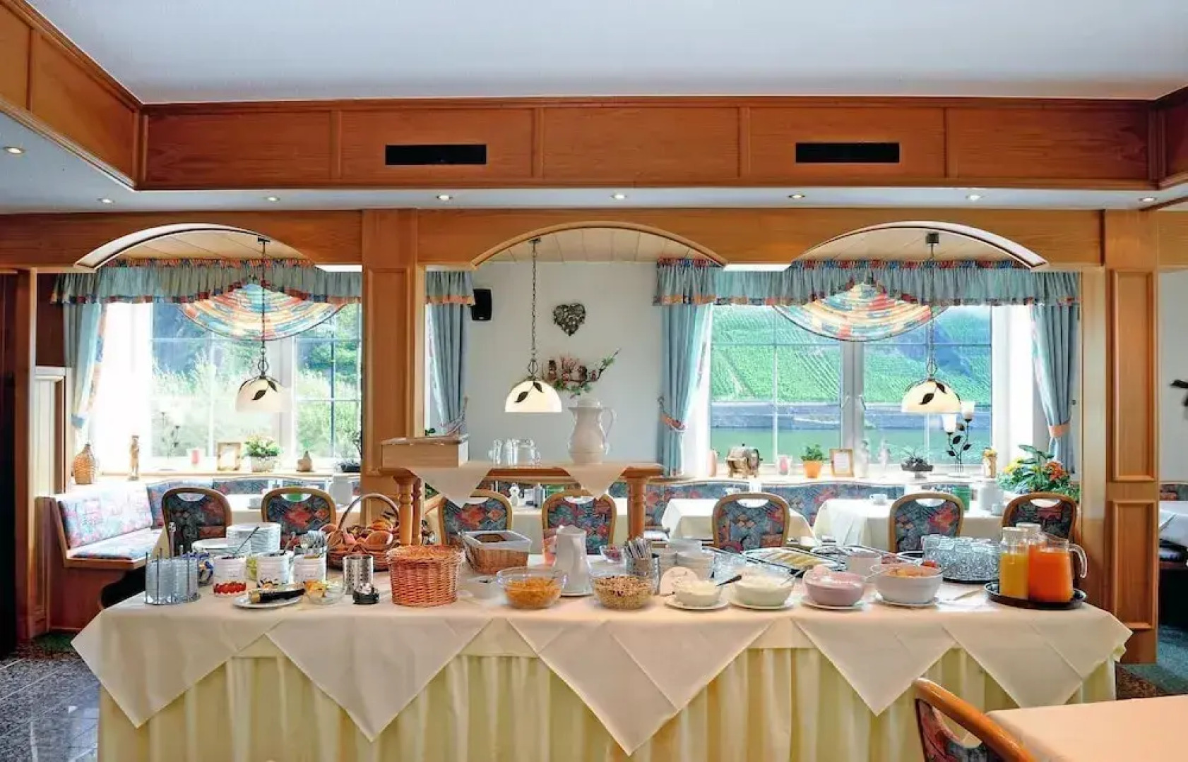 Winzerhotel - Restaurant zum Moselstrand