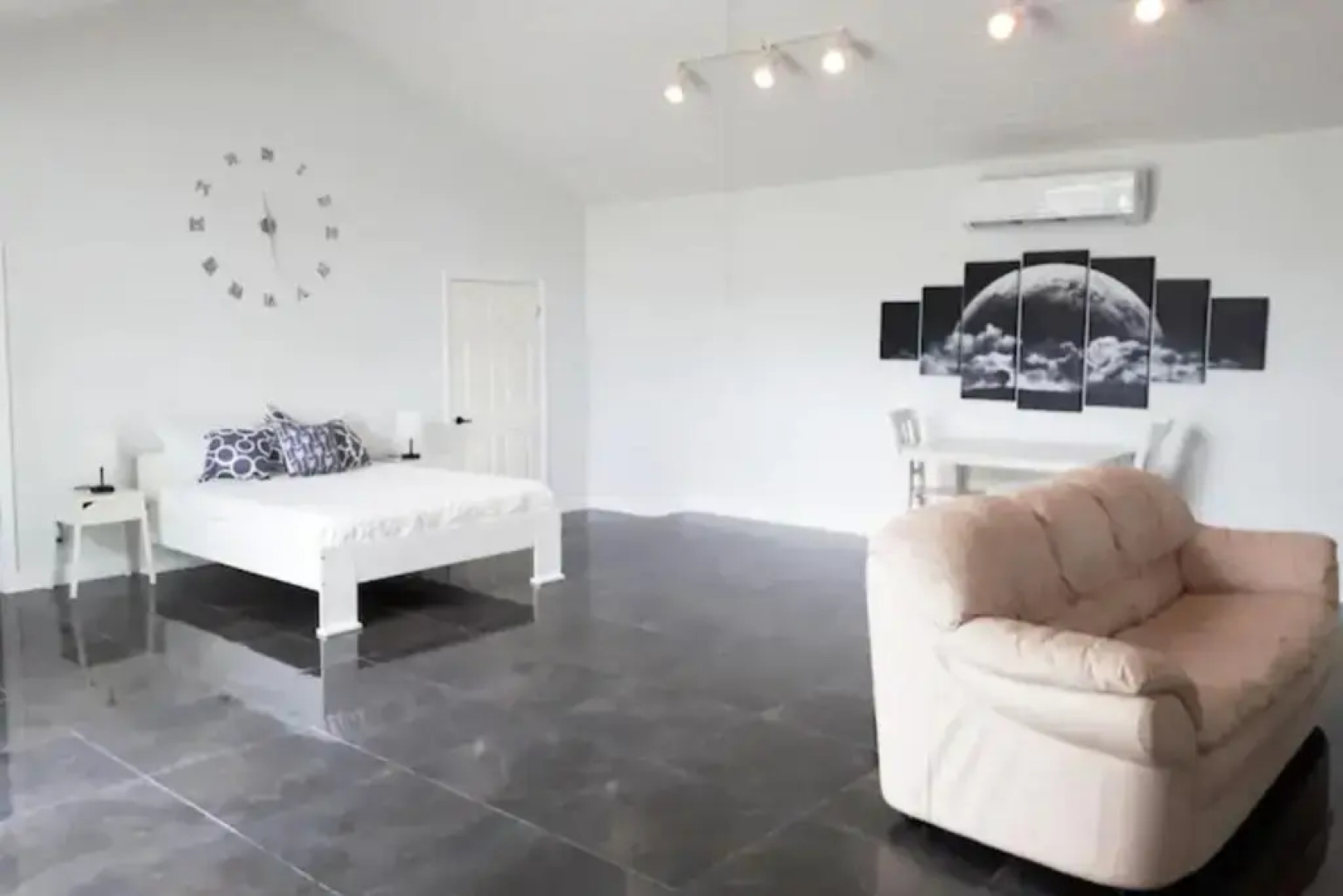 Secluded and Modern Beachfront House