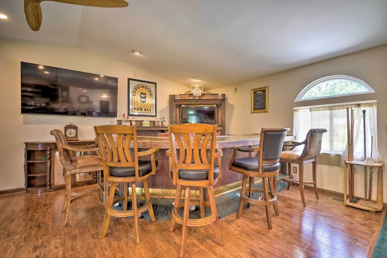 Updated Buckeye Lake Retreat w/ Game Room!