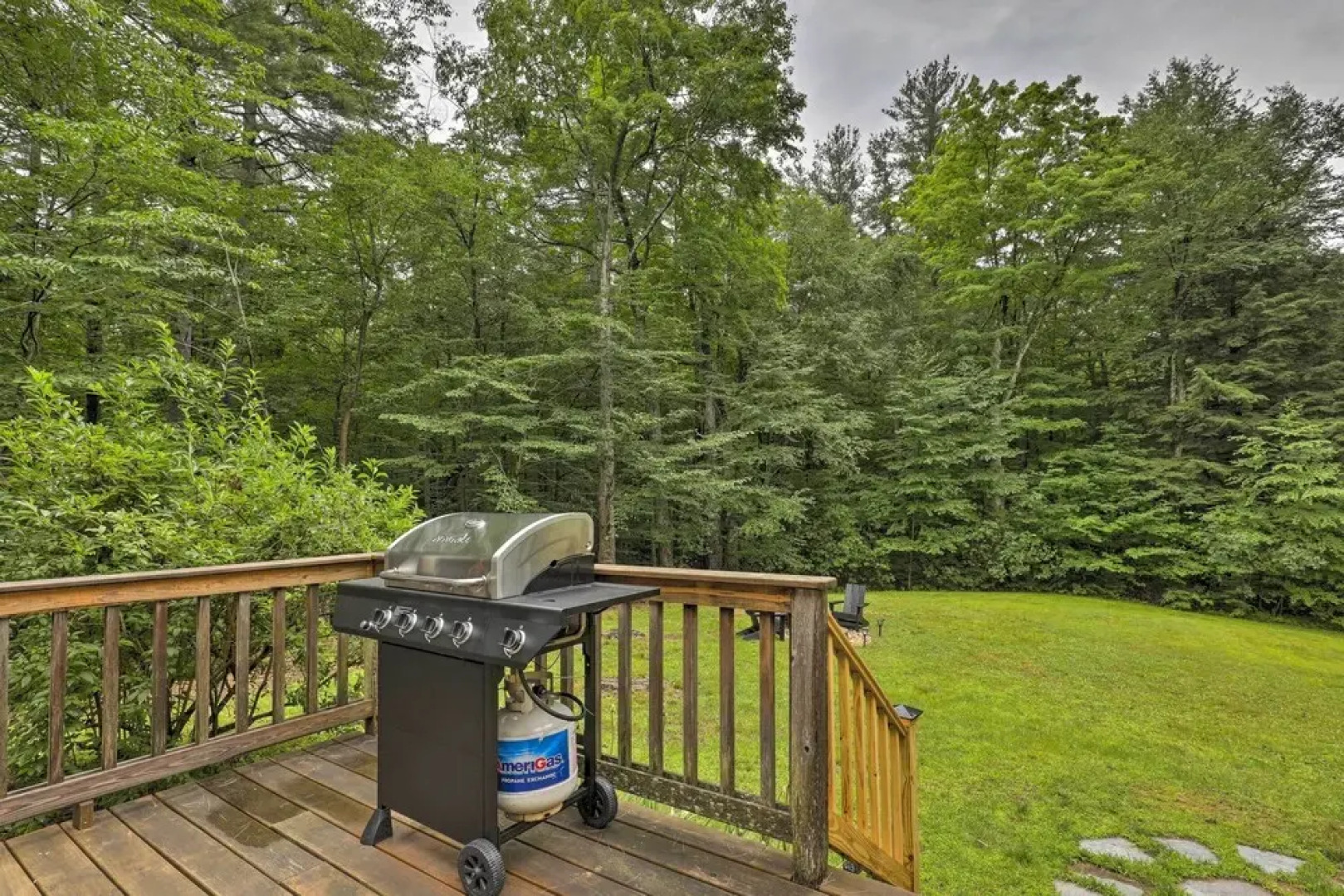 Charming Jaffrey Cottage w/ Deck & Grill!