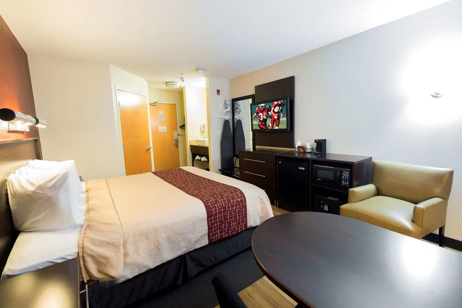 Red Roof Inn PLUS+ Boston - Logan