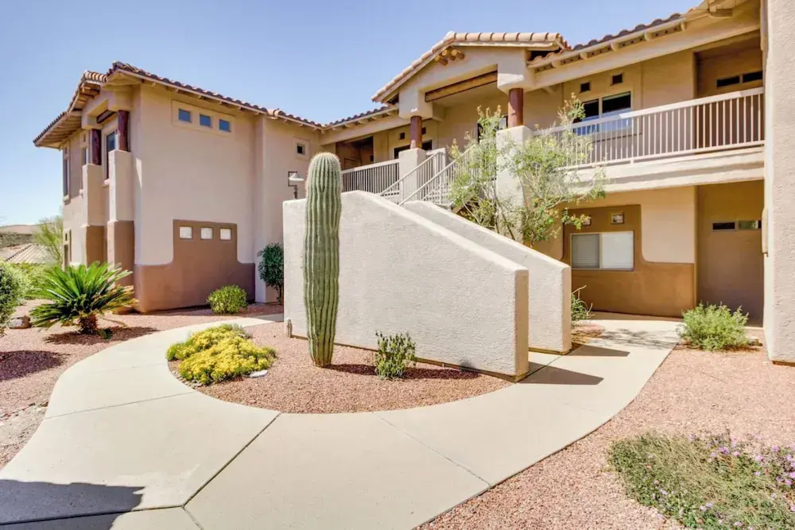 Oro Valley Condo w/ Community Pool: Near Hiking!
