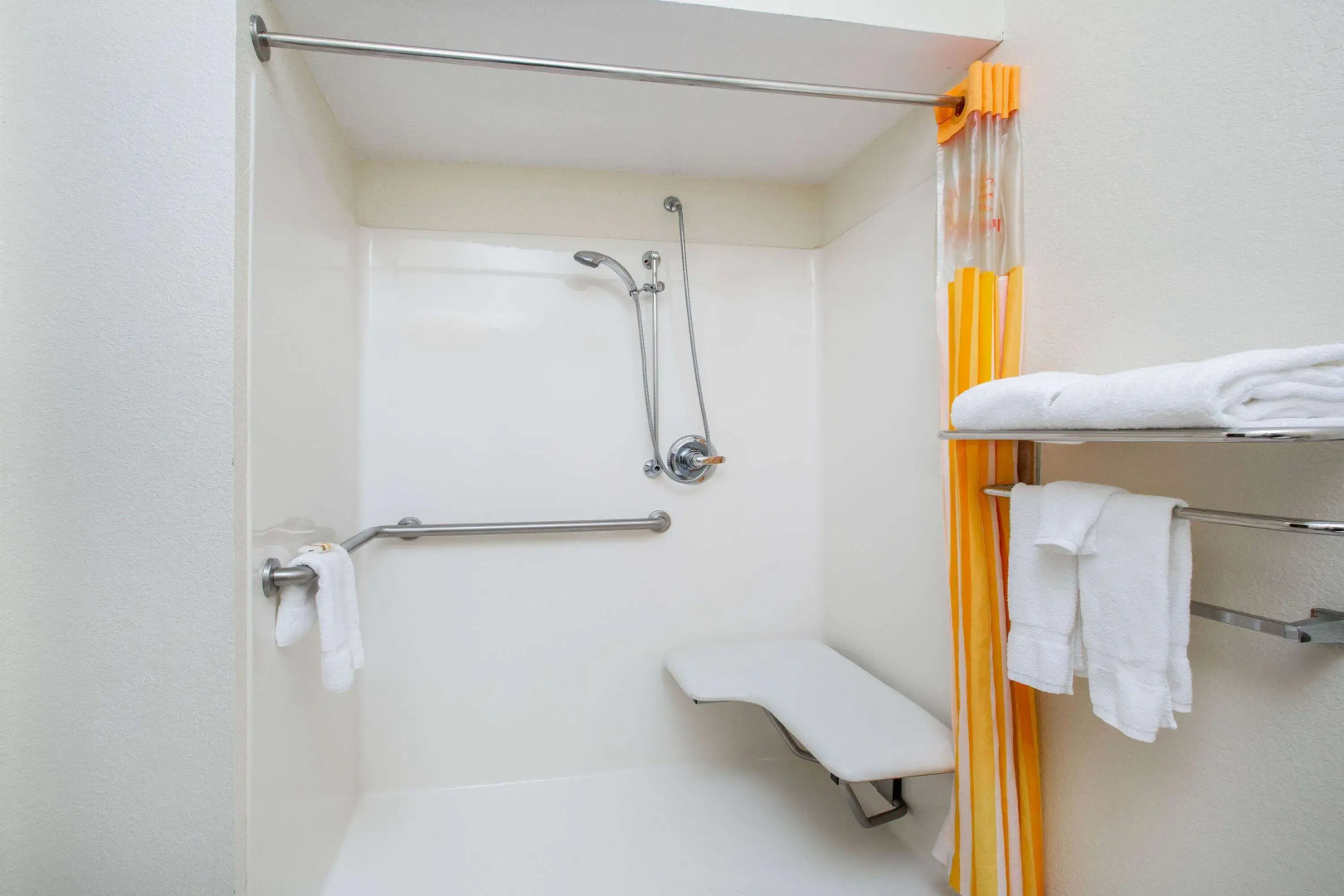 La Quinta Inn & Suites by Wyndham Tulare