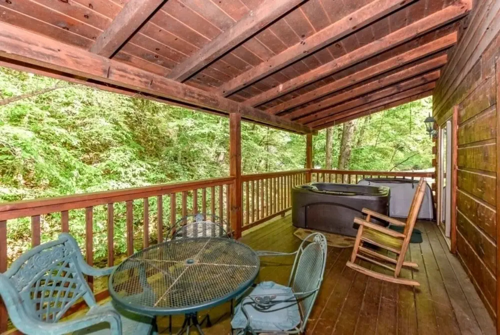 Creekside 2 Bedroom Cabin by RedAwning