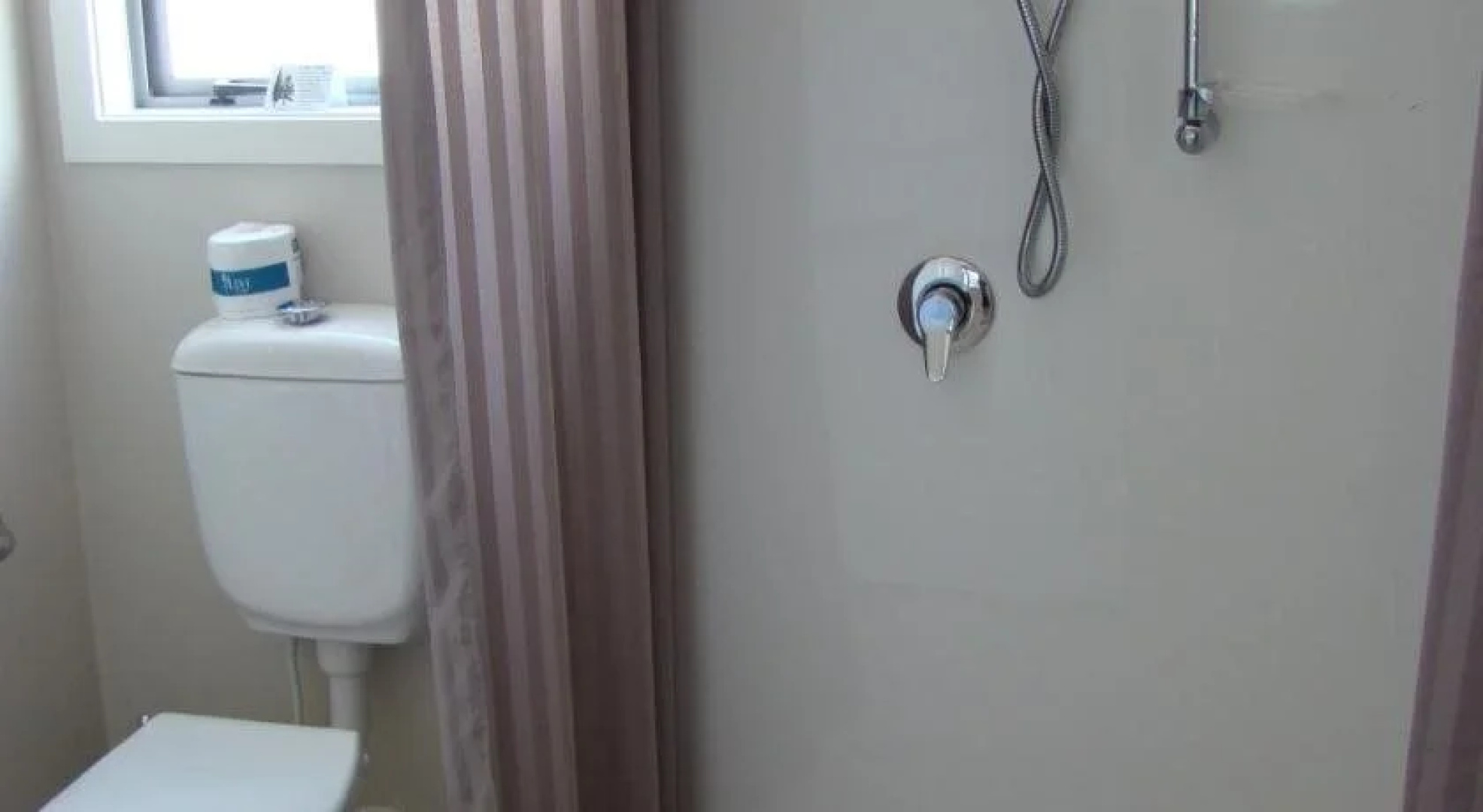 Colonial Cottage Motel