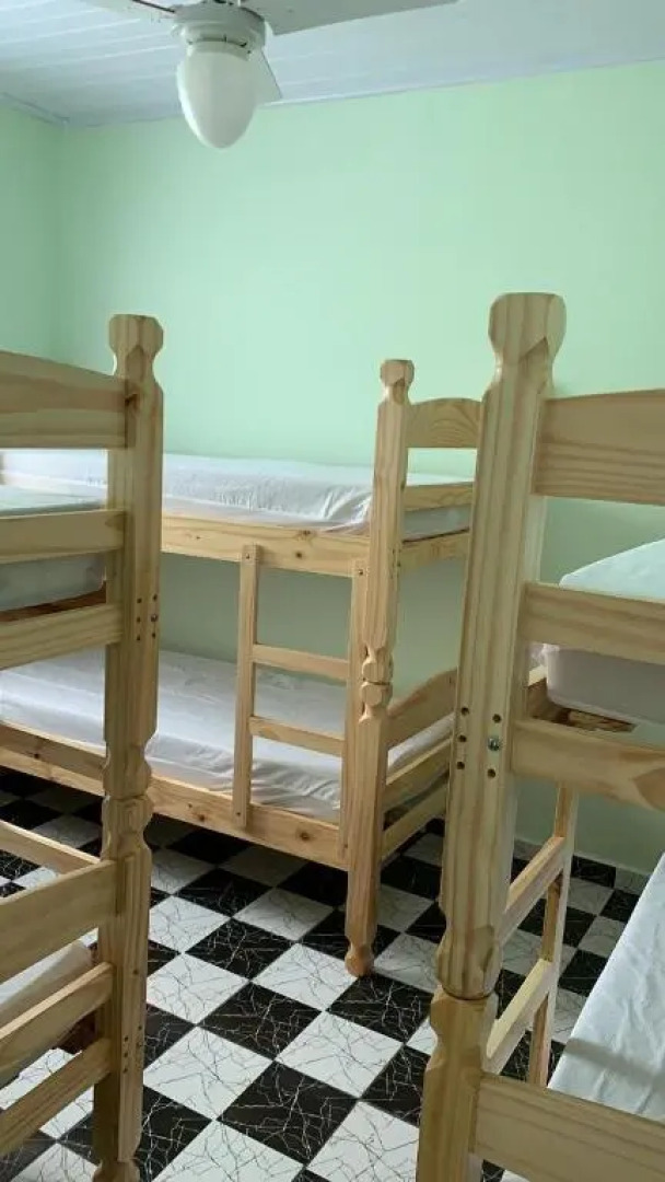 Casa, 1 quadra da praia.