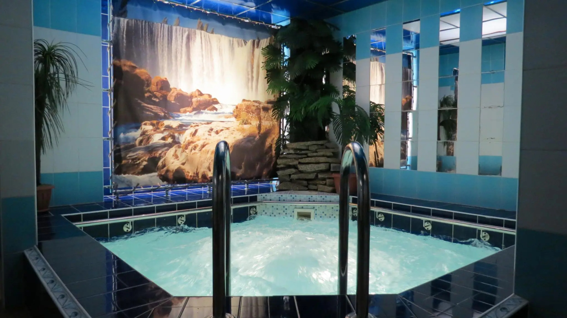 Отель Эсмеральд