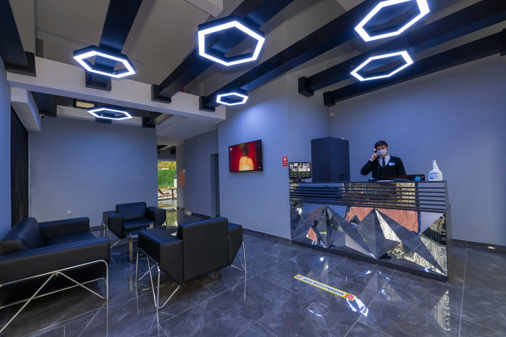 Fly And Stay Airport Hotel