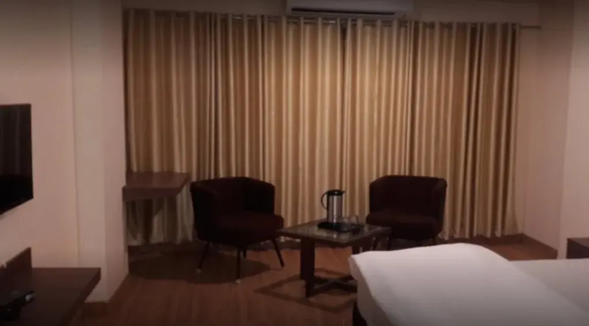 Solitaire Hotel and Resort