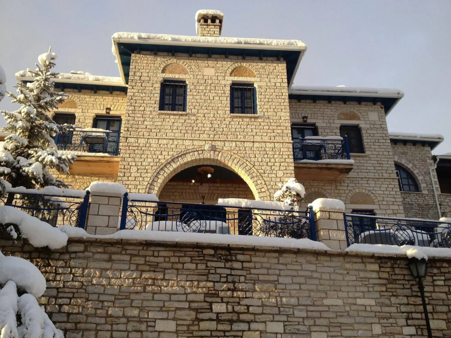 Zarkada Archontiko Hotel