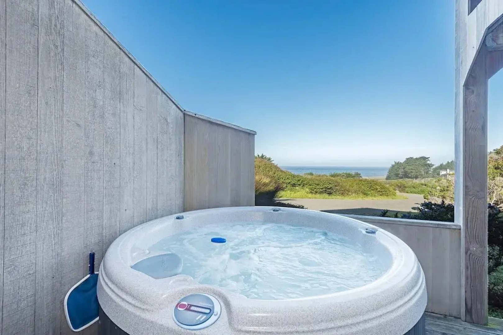 Viglione Fireplace, Hot Tub, & Ocean Views