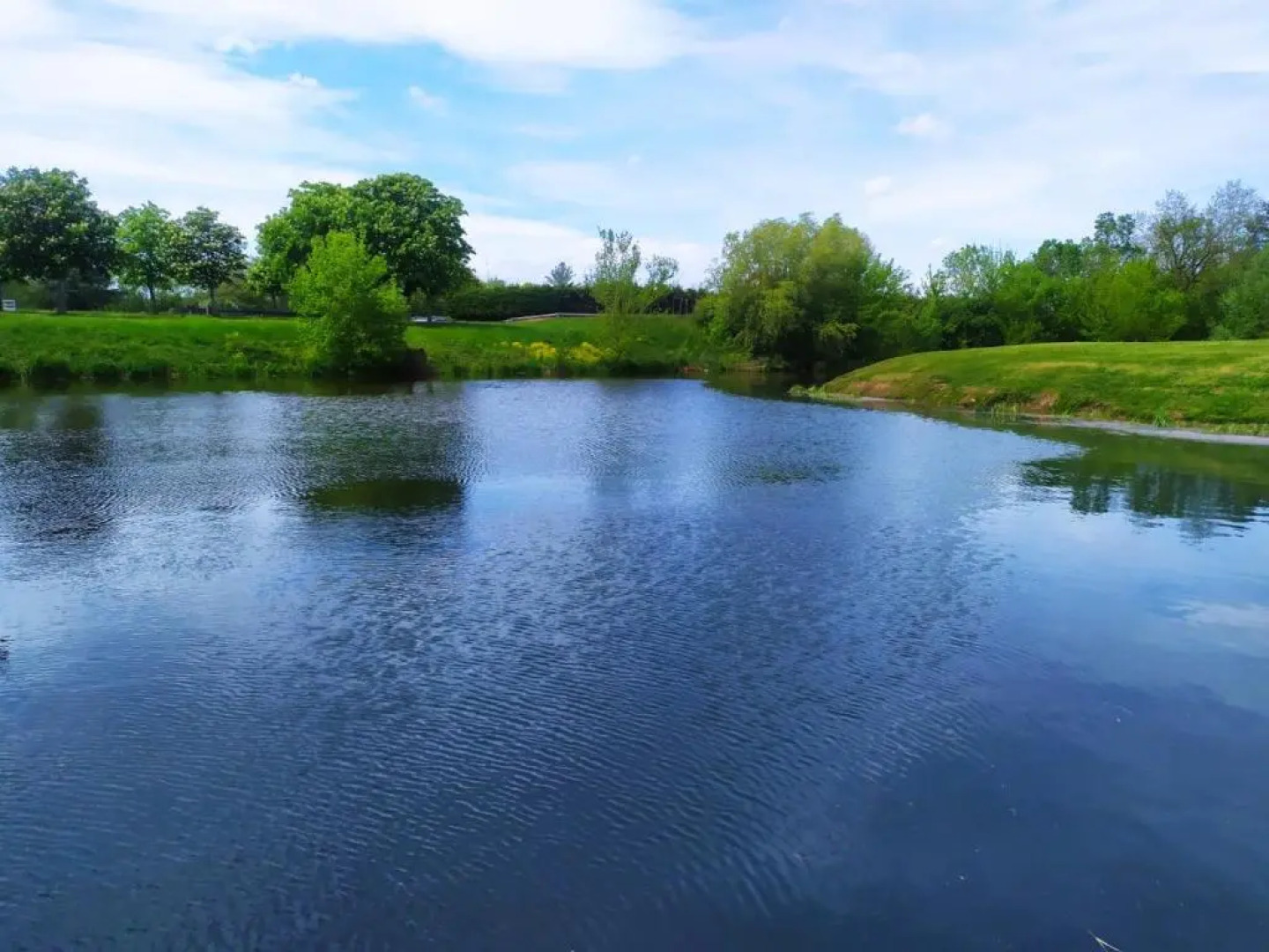 Cottage insolite option jacuzzi Seurre proche Beaune vue panoramique sur l'eau