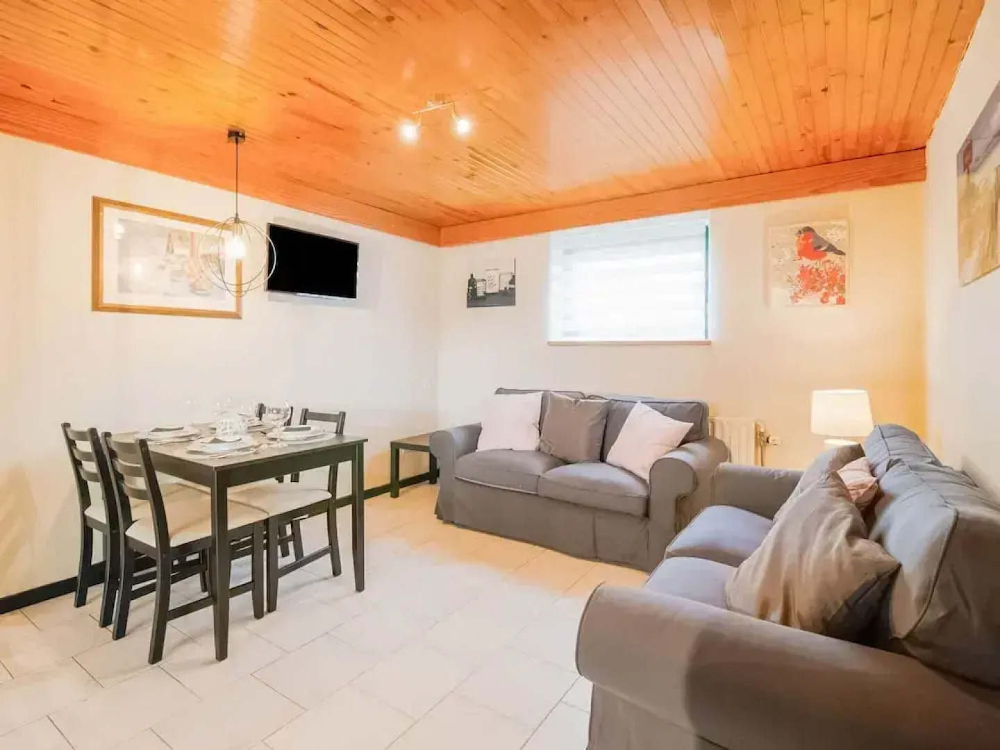 Cottage in Vaux-sur-sure With Garden