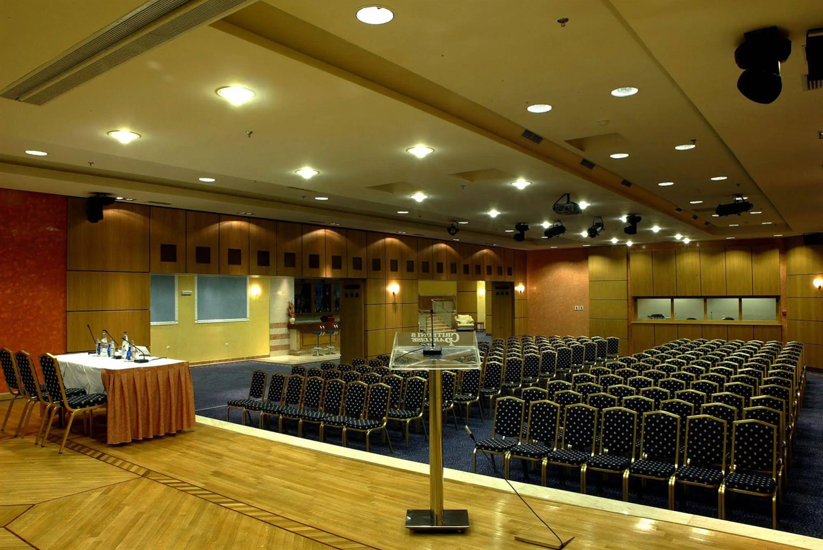 Crithoni's Paradise Hotel