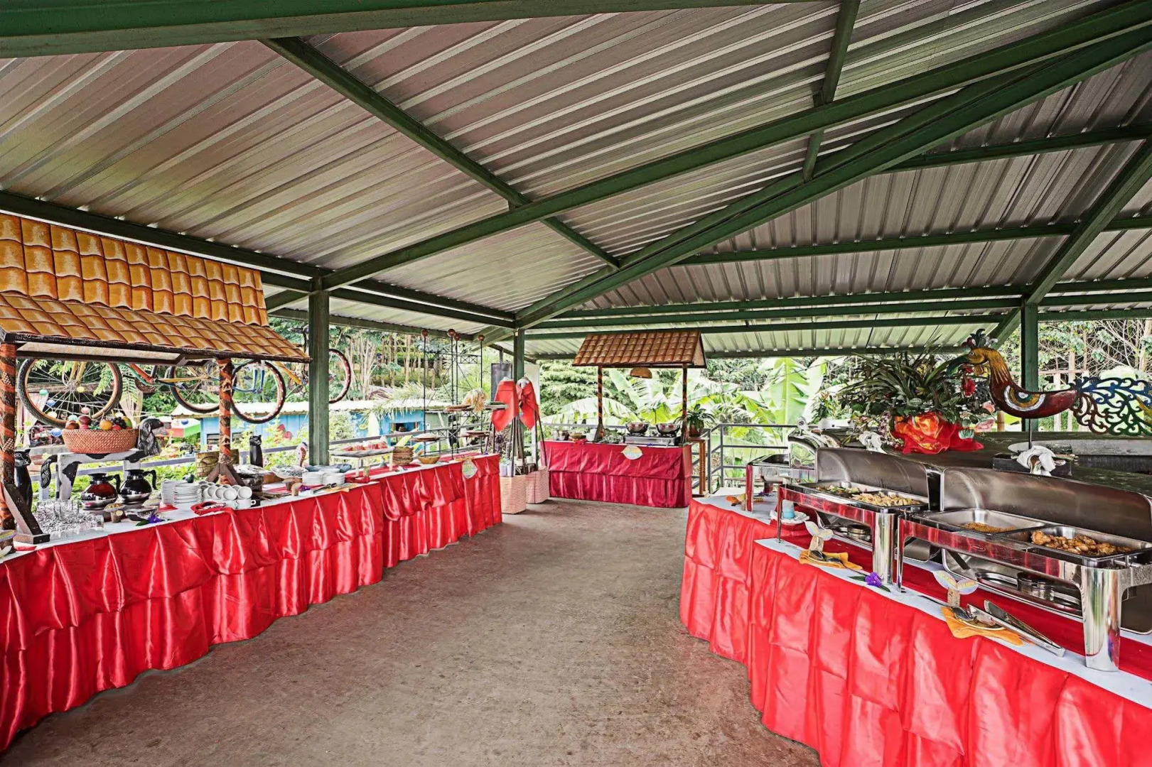 Royal Caravan Hotel Trawas