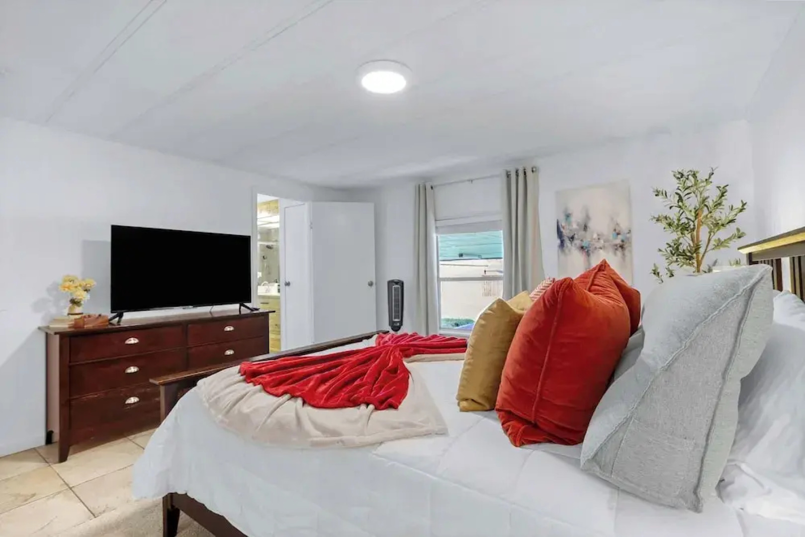 Amazing Lakefront Escape - A Stunner For Sleeps 14