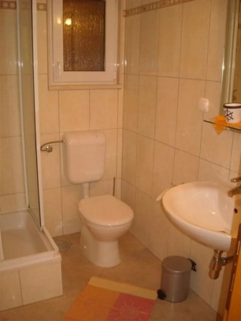 Apartment Lemar - parking and barbecue: A5 YELLOW SKY Bol, Island Brac