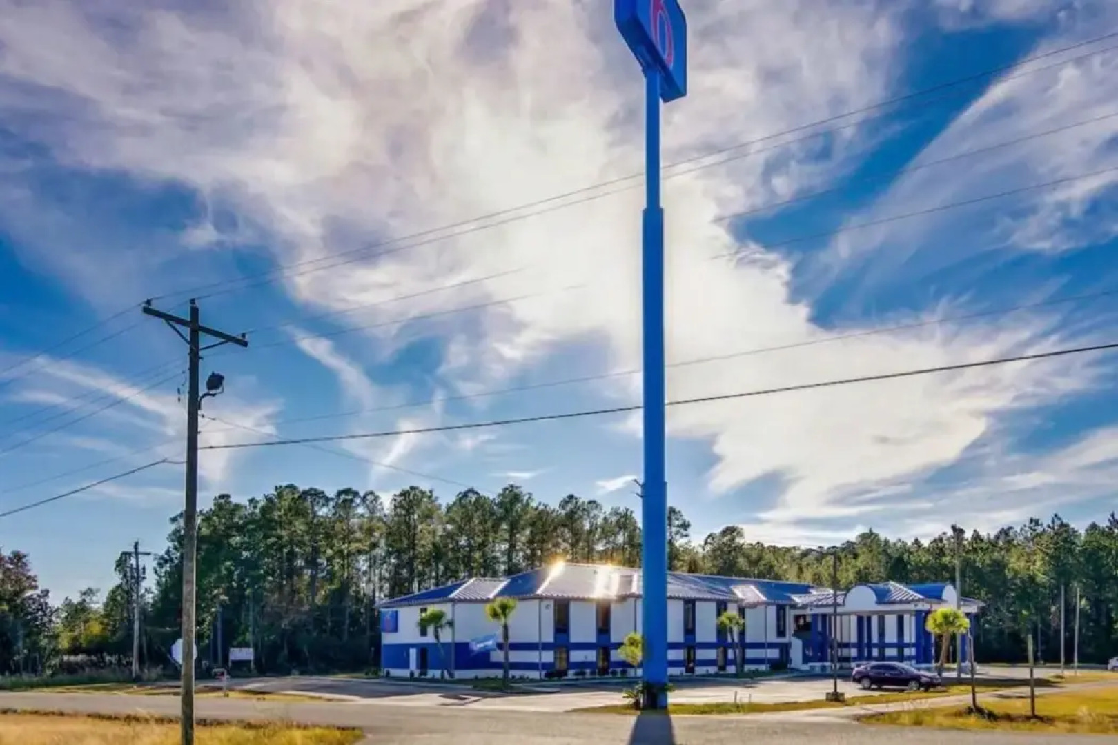 Deluxe Inn & Suites - Moss Point