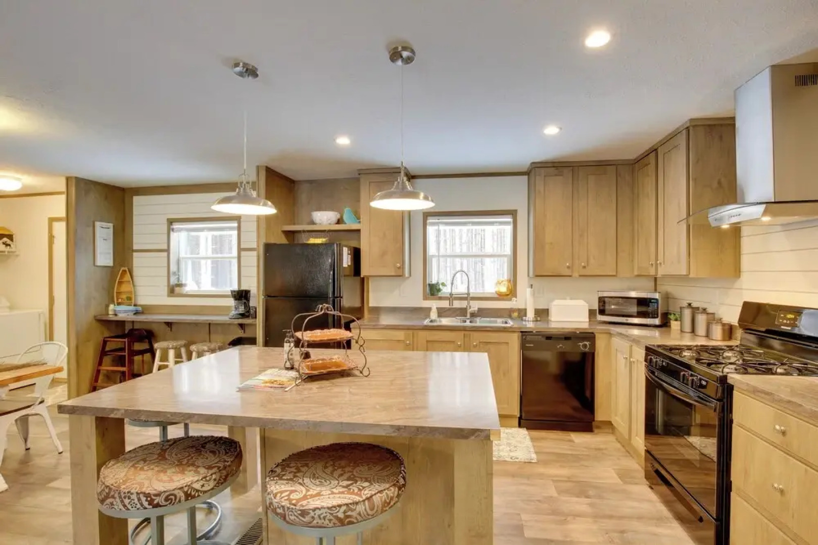 Stylish Chetek Hideaway w/ Lake + Dock Access!