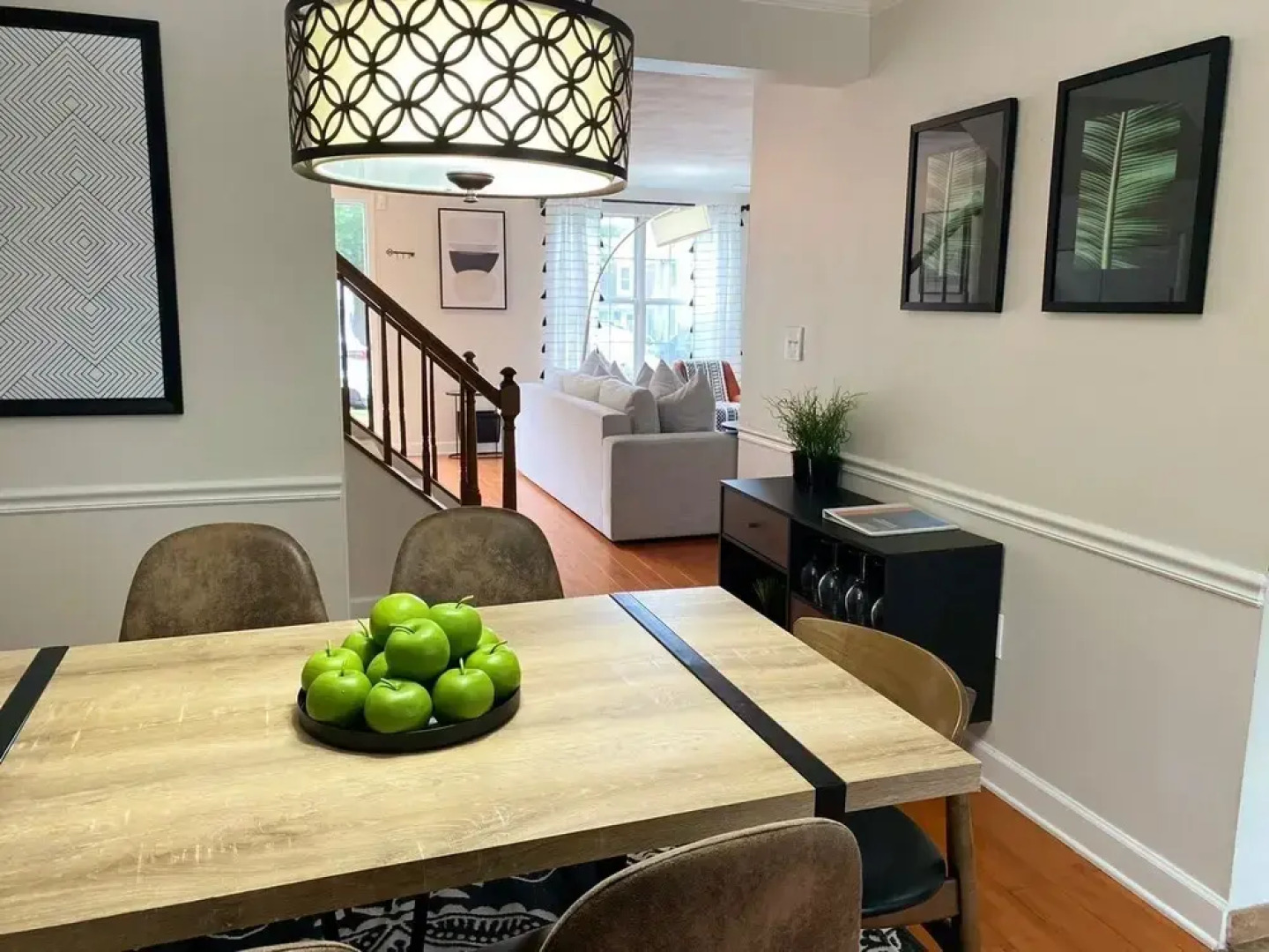 Top Rated Townhome - Our Reviews say it All. Large Discount During Pandemic. Self Checkin, Pet Friendly! Super-host Support