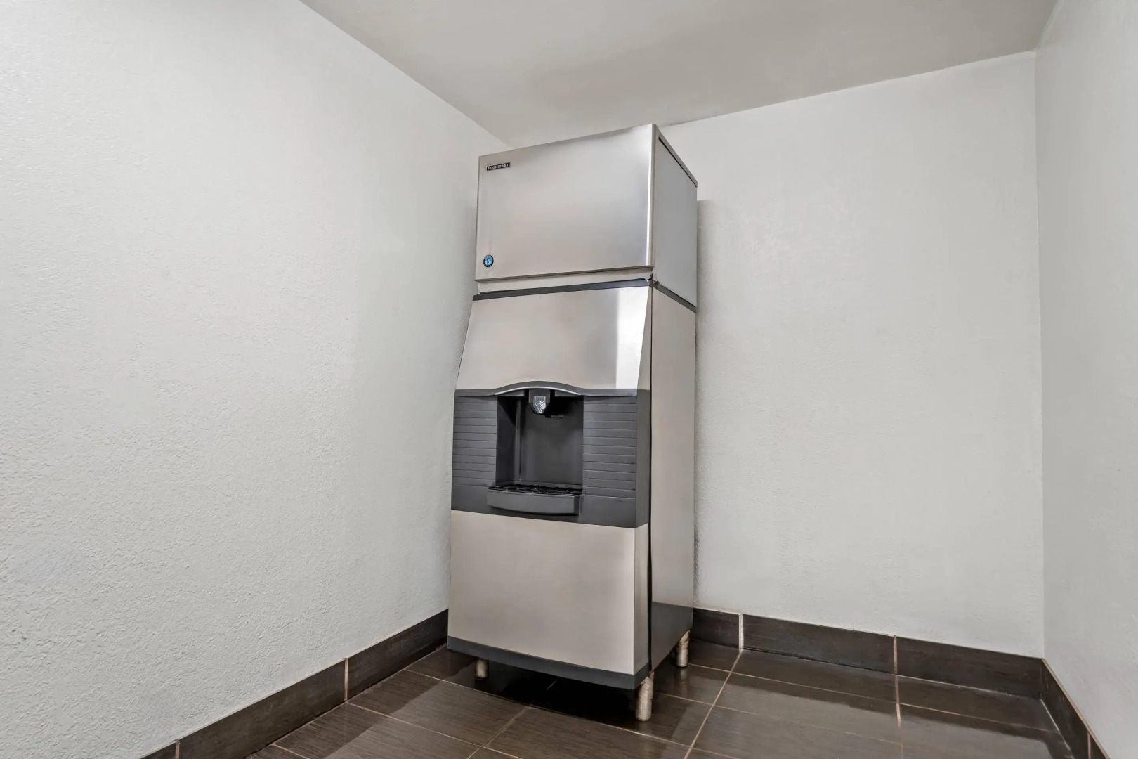 Quality Inn & Suites near Robins Air Force Base