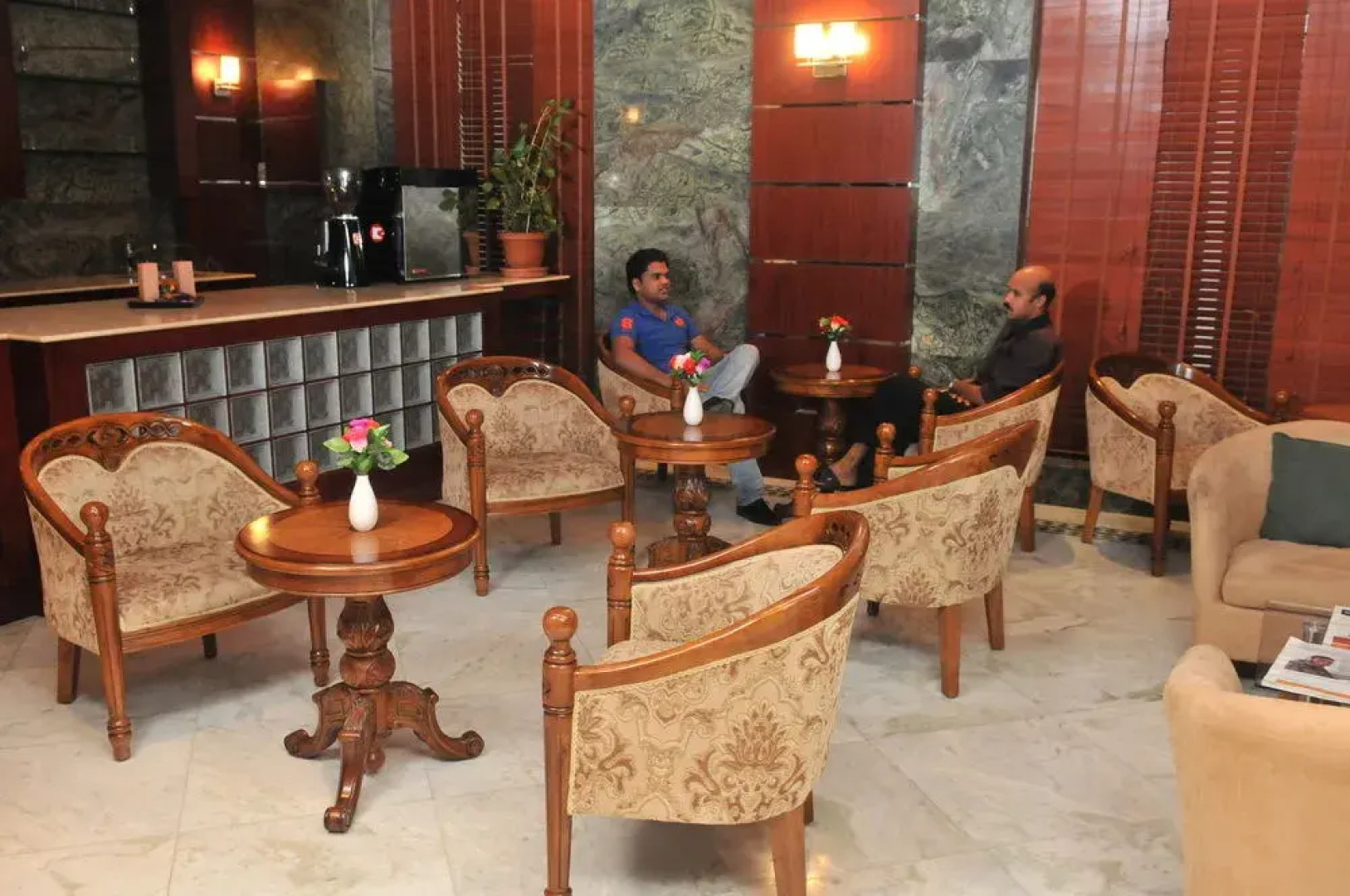 Johny International Hotel