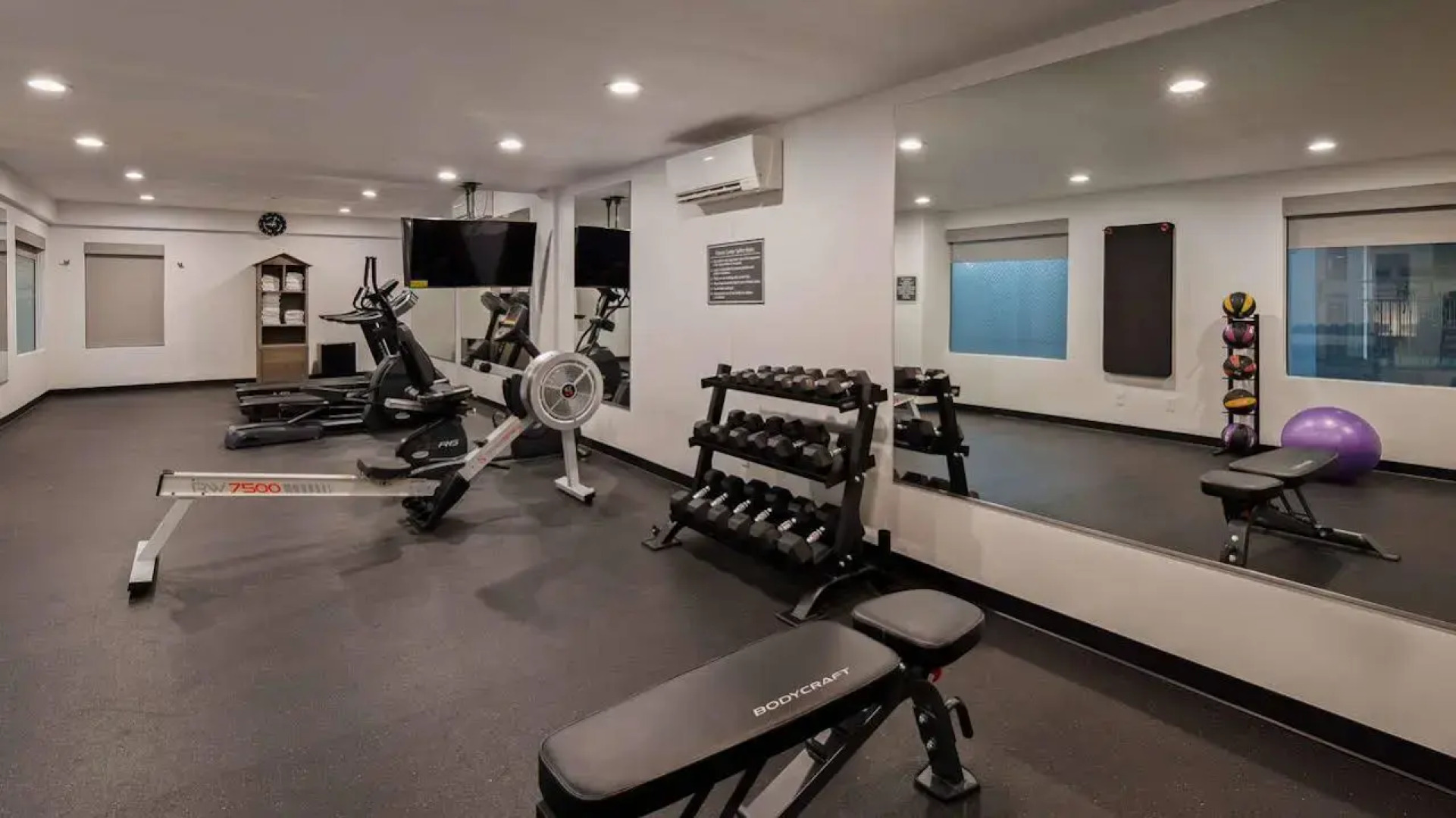 M Hotel & Conference Center