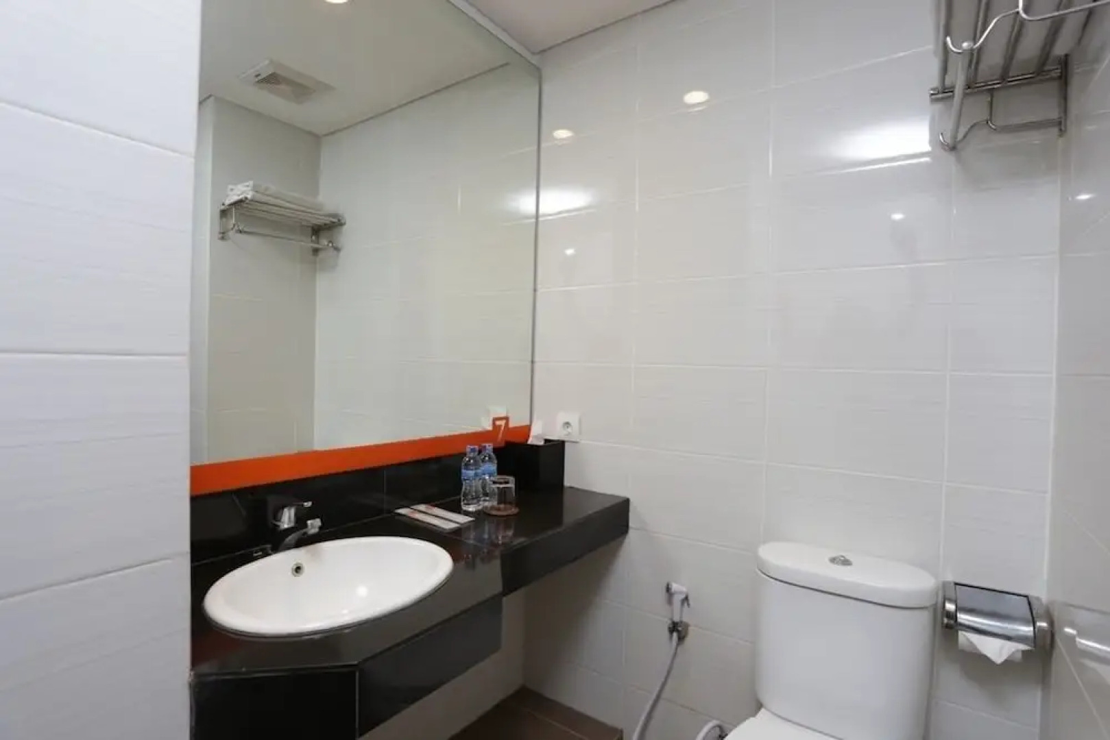 RedDoorz @ Sunset Road Kuta