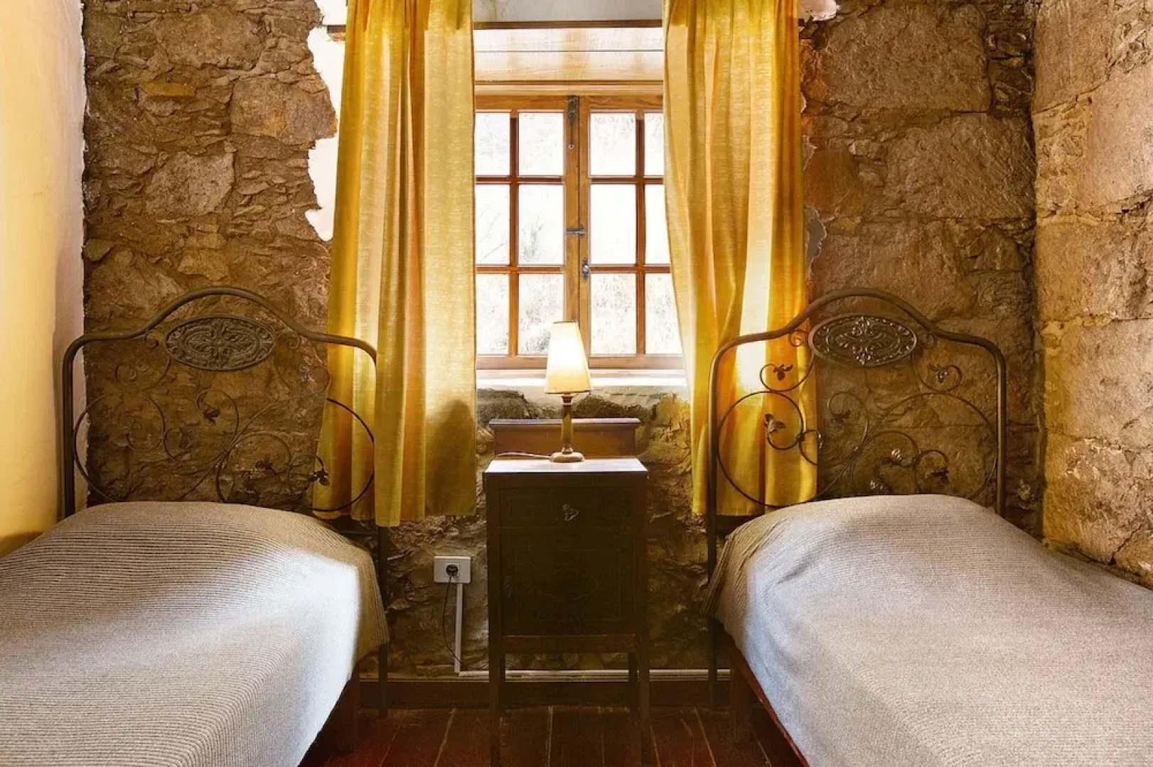 House Sleeps6-parking-garden-pool in Summer-pet