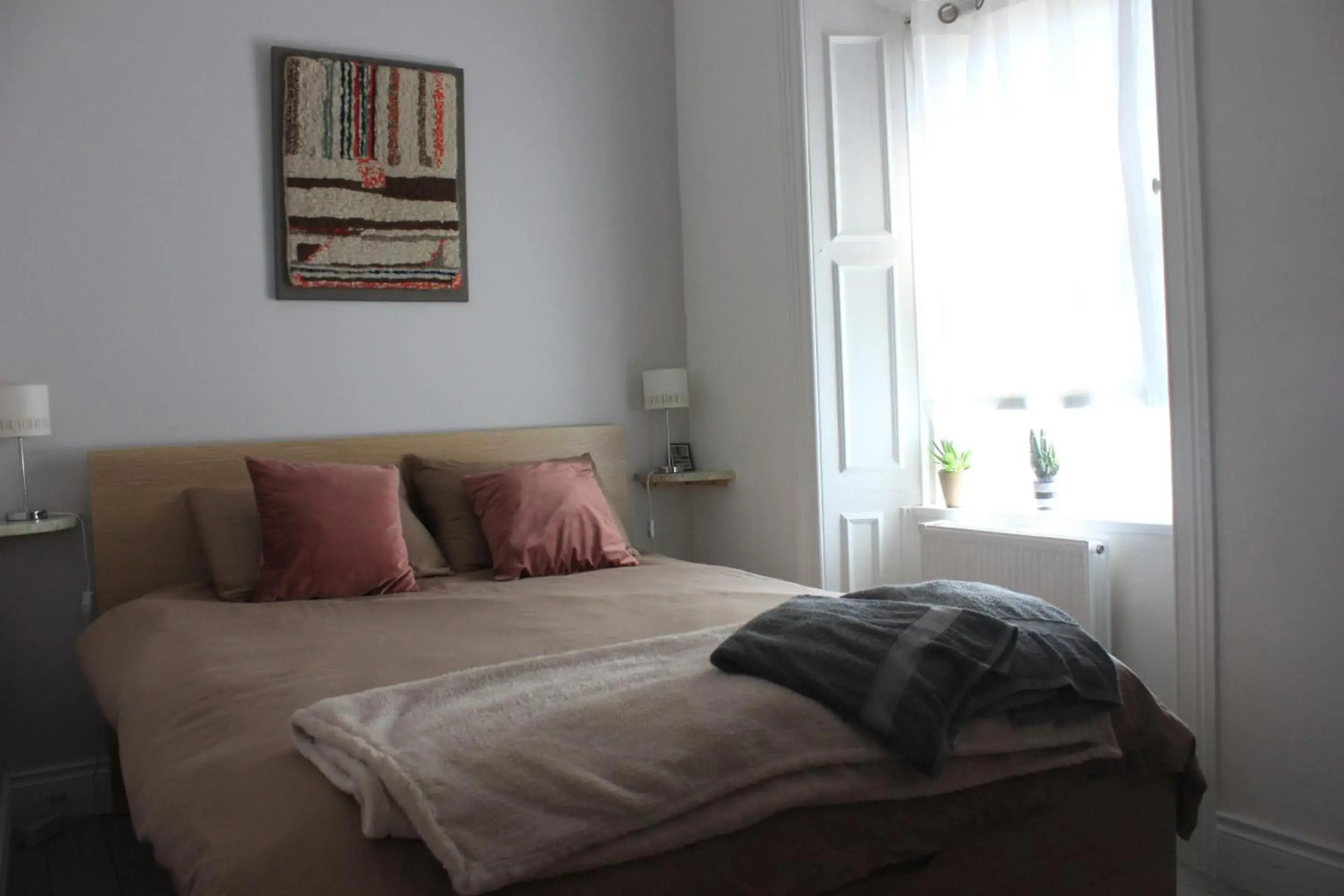 Johnston House: Historic Village Retreat