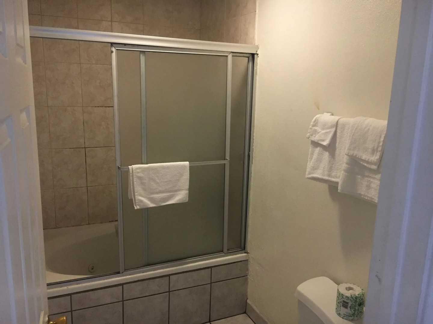 Colonial Pool & Spa Motel