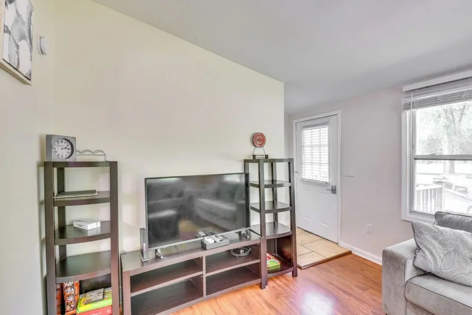 2 Mi to Warren Dunes: Sawyer Apartment w/ Deck!