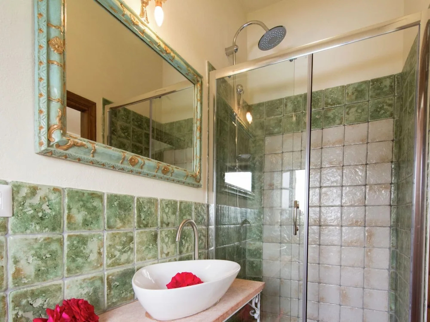 Spacious Villa in Monte San Savino with Swimming Pool