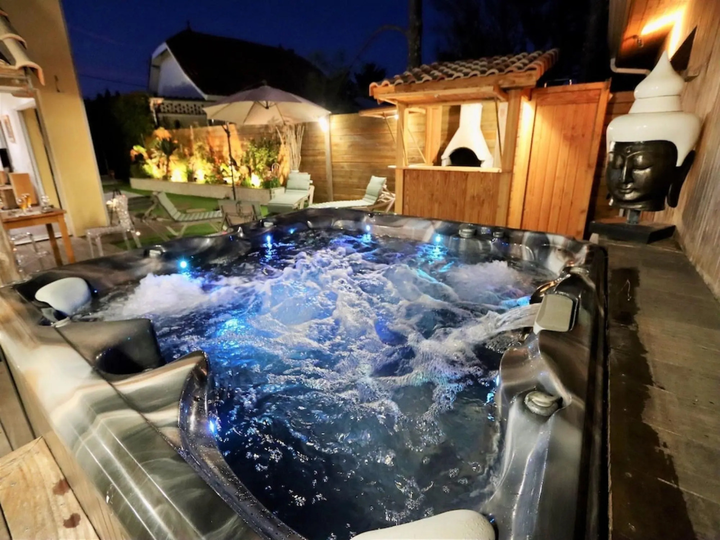 Inviting villa with hot tub in Lacanau 100m from the beach