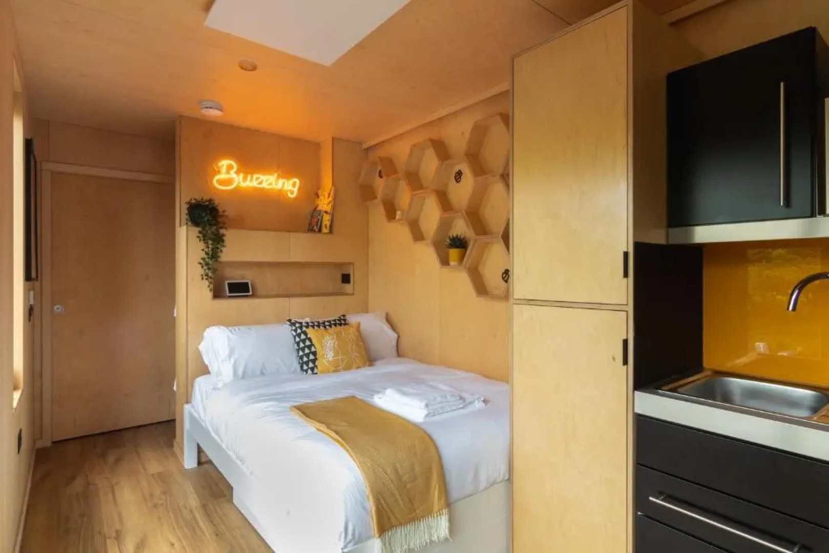 The Jungle - Unique Hot Tub Cabin in Millport