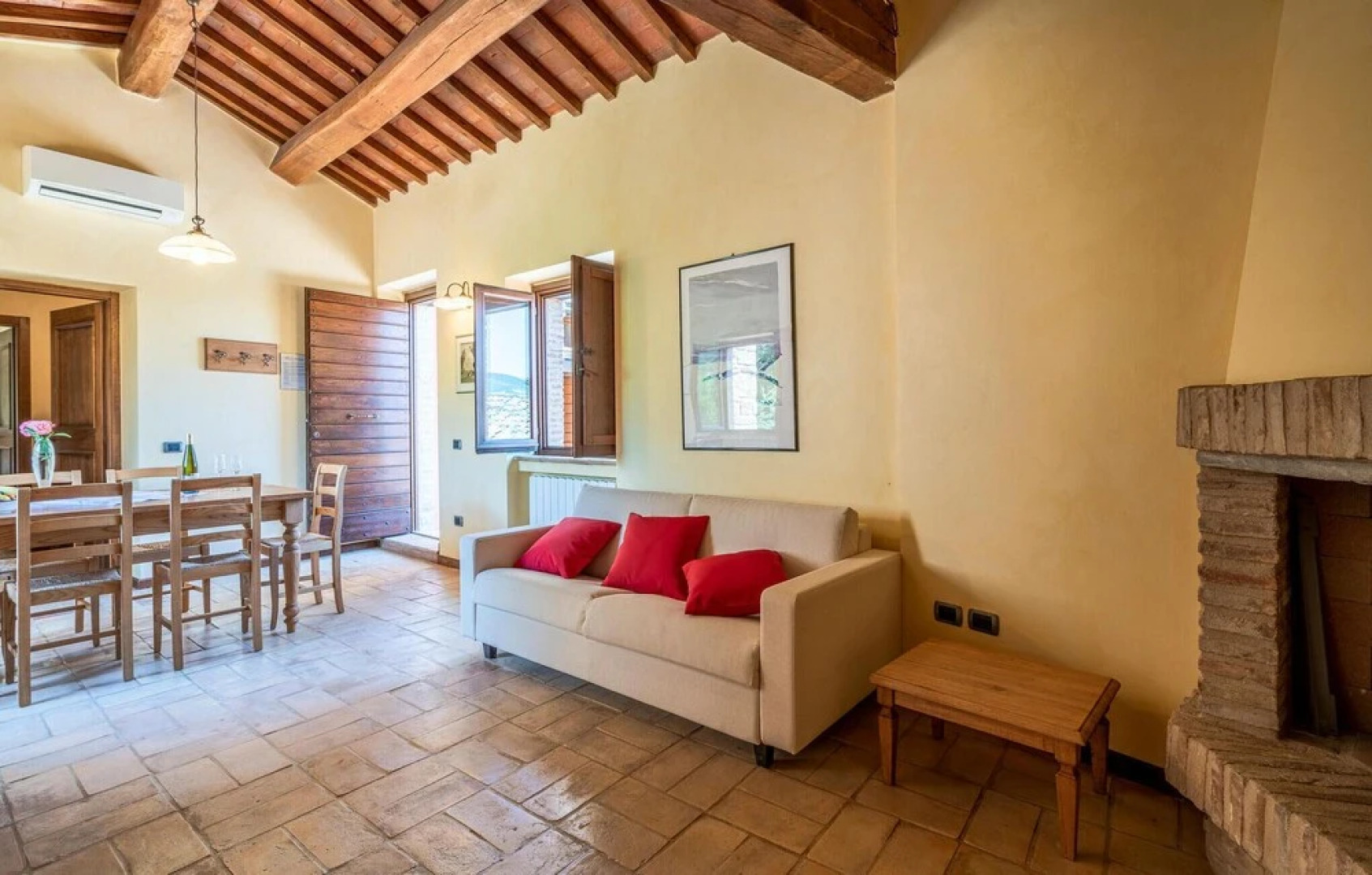 Nice Home in Camerino With Outdoor Swimming Pool, Wifi and 2 Bedrooms