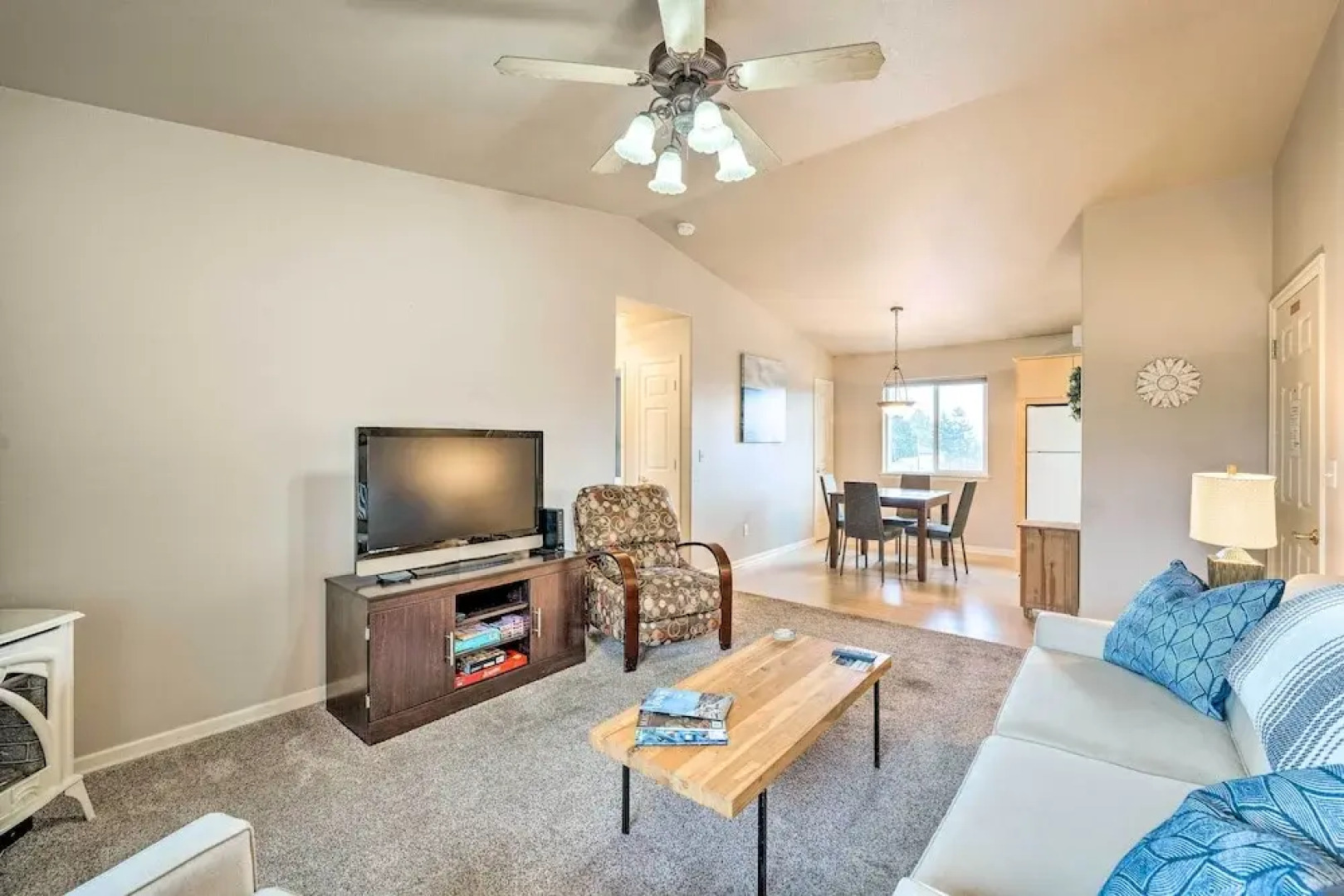 Anacortes Condo ~ 1 Mi to Marina & Fidalgo Bay!